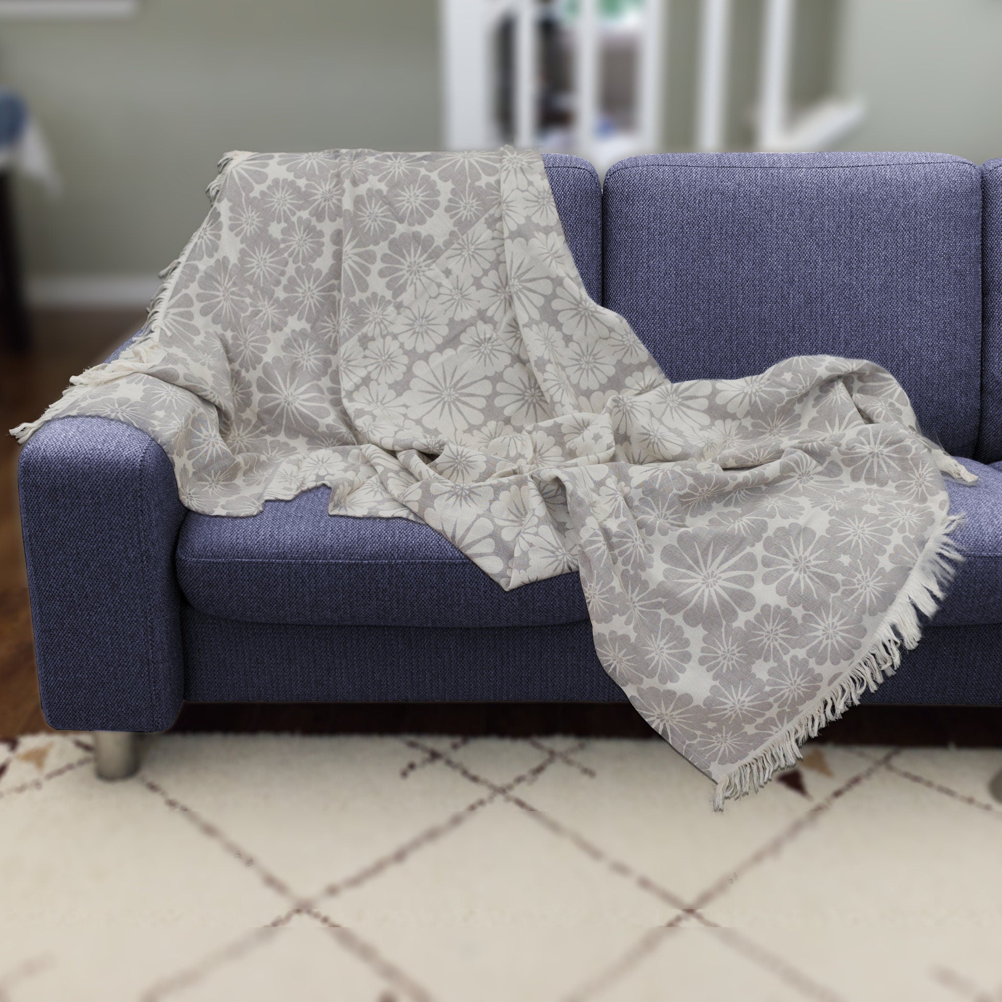 Wearable Bloom Pattern Throw: 2 Colors
