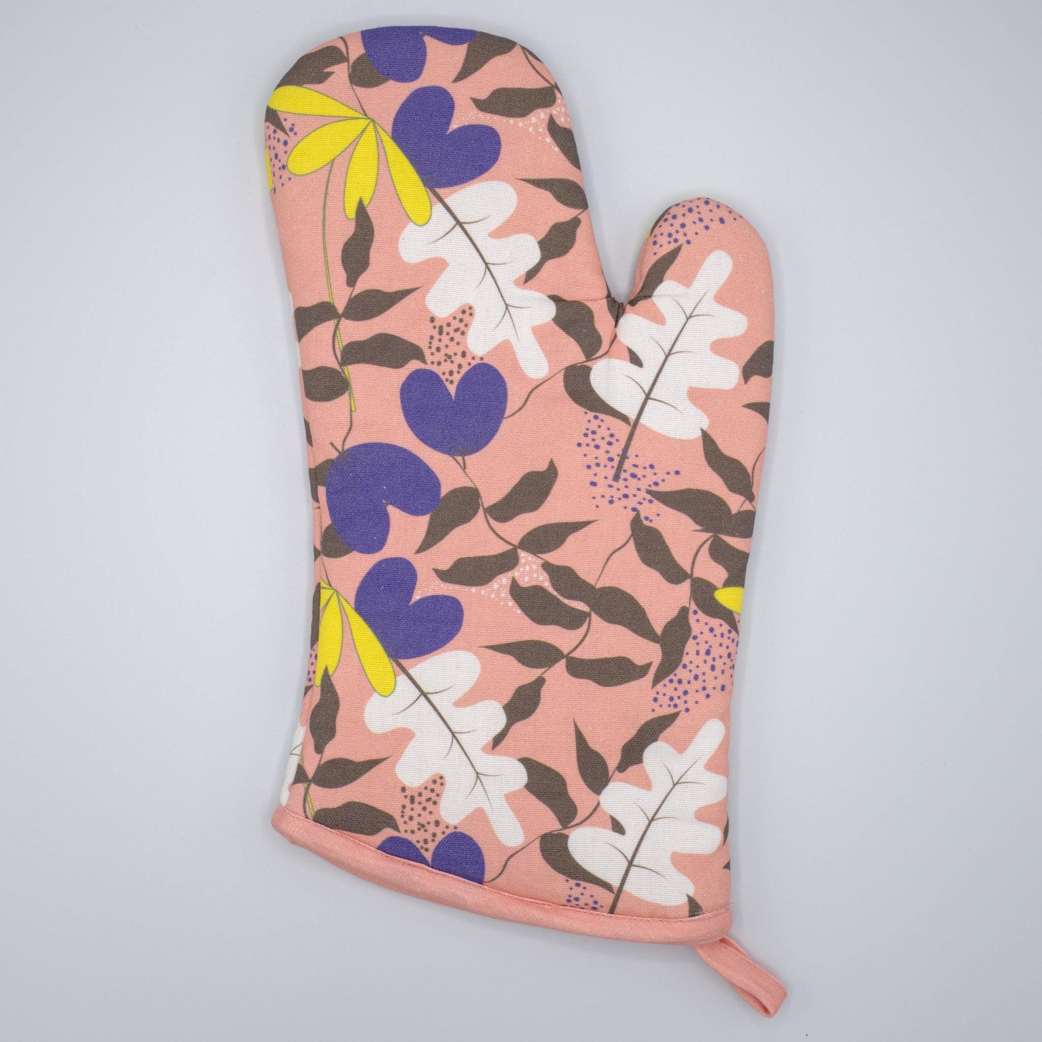 just leaves-patterned oven mitt on a light gray background from Hem And Tassel 