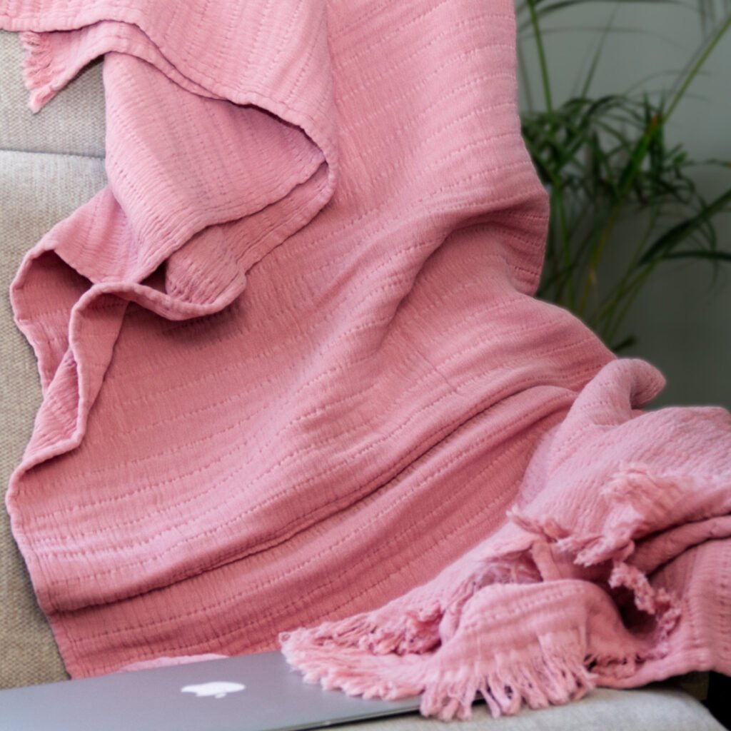 Pure cotton seersucker rose pink throw in 100% cotton, made in Portugal