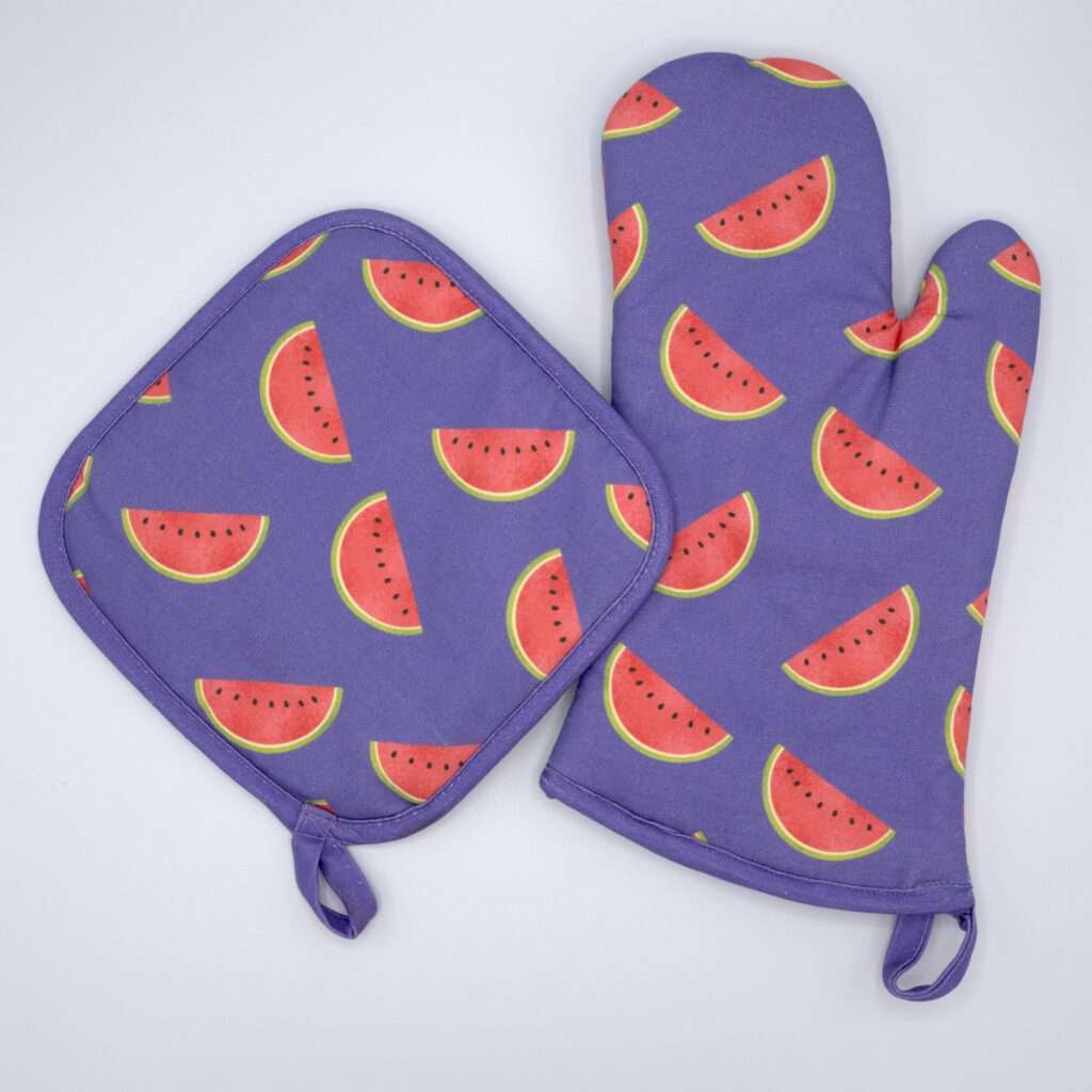Faded melon design mitt and hot pad in purple from hem and tassel