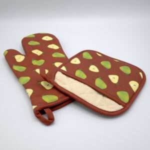 Faded pear design mitt and pocketed hot pad from hem and tassel