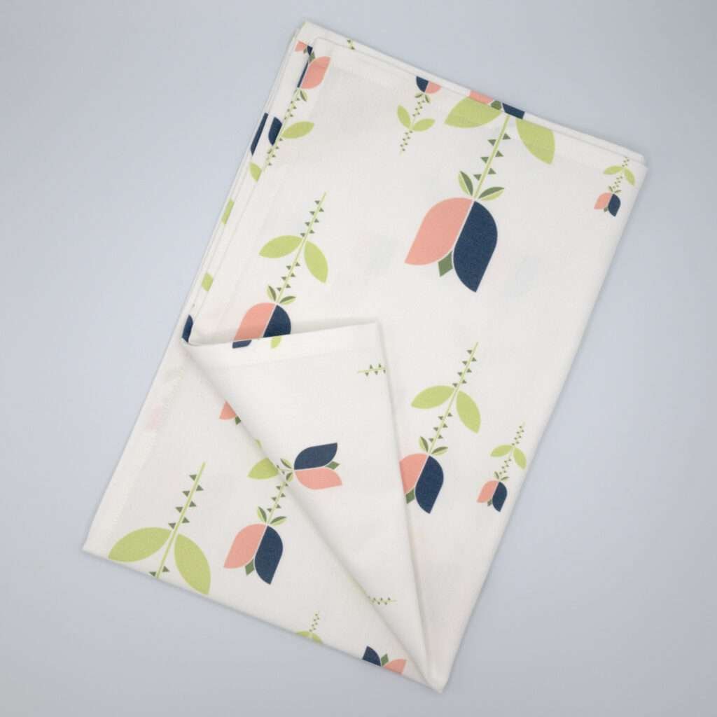 Lip TuLip design oil tea towel flat folded from hem and tassel