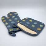 Magic design mitt and pocketed hot pad from hem and tassel