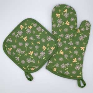 Shy dragonfly design mitt and hot pad in green from hem and tassel