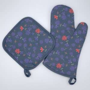 Shy dragonfly design mitt and hot pad in oil from hem and tassel