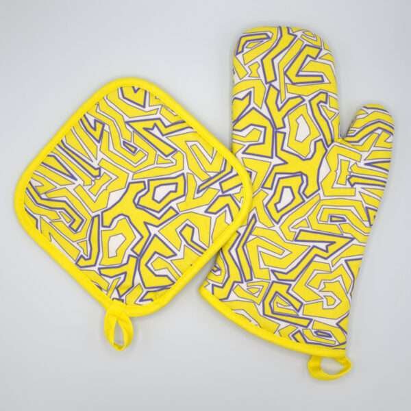 Squiggles maze design mitt and hot pad in yellow from hem and tassel