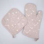 Tiny countryside design mitt and hot pad in grey from hem and tassel