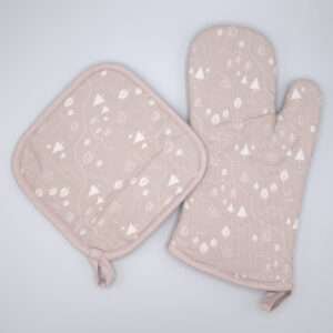 Tiny countryside design mitt and hot pad in grey from hem and tassel