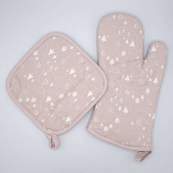Tiny countryside design mitt and hot pad in grey from hem and tassel