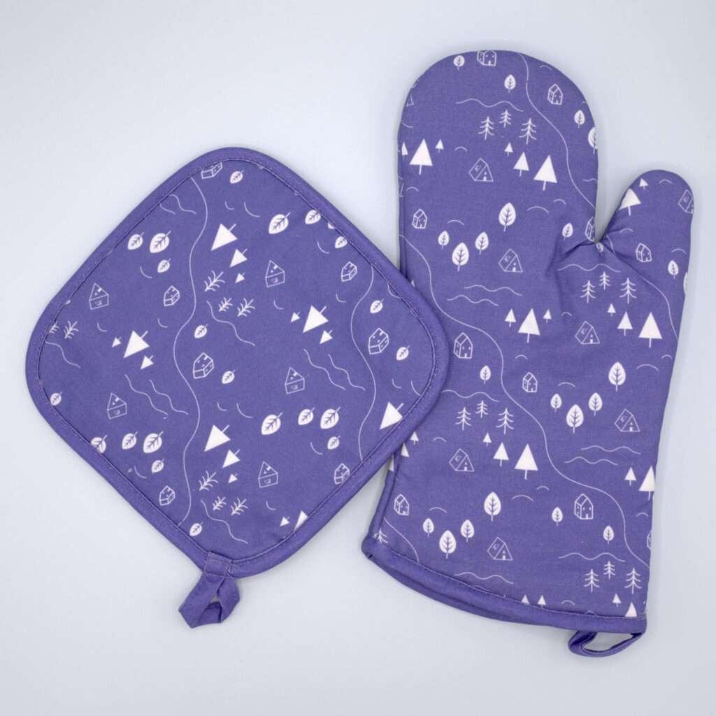 Tiny countryside design mitt and hot pad in purple from hem and tassel
