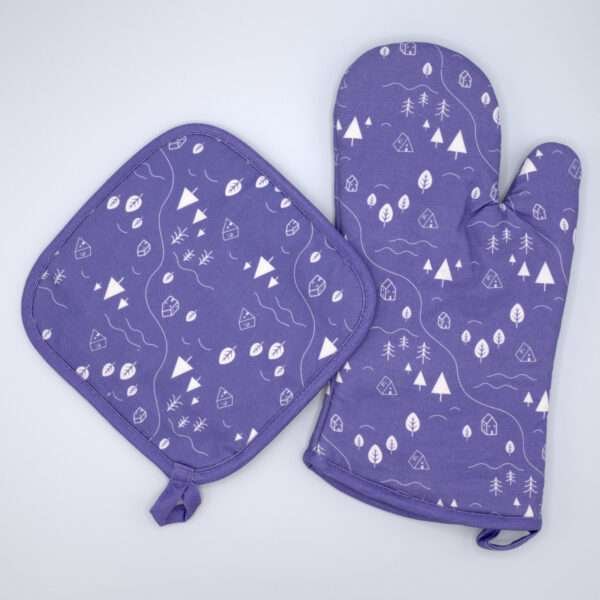 Tiny countryside design mitt and hot pad in purple from hem and tassel