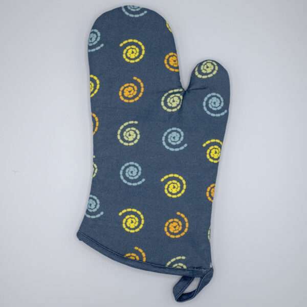 magic design oven mitt from hem and tassel