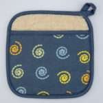 magic design pocketed pot holder from hem and tassel