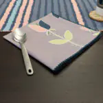 Lip tulip design Napkins in oil with rough stripes runner from hem and tassel