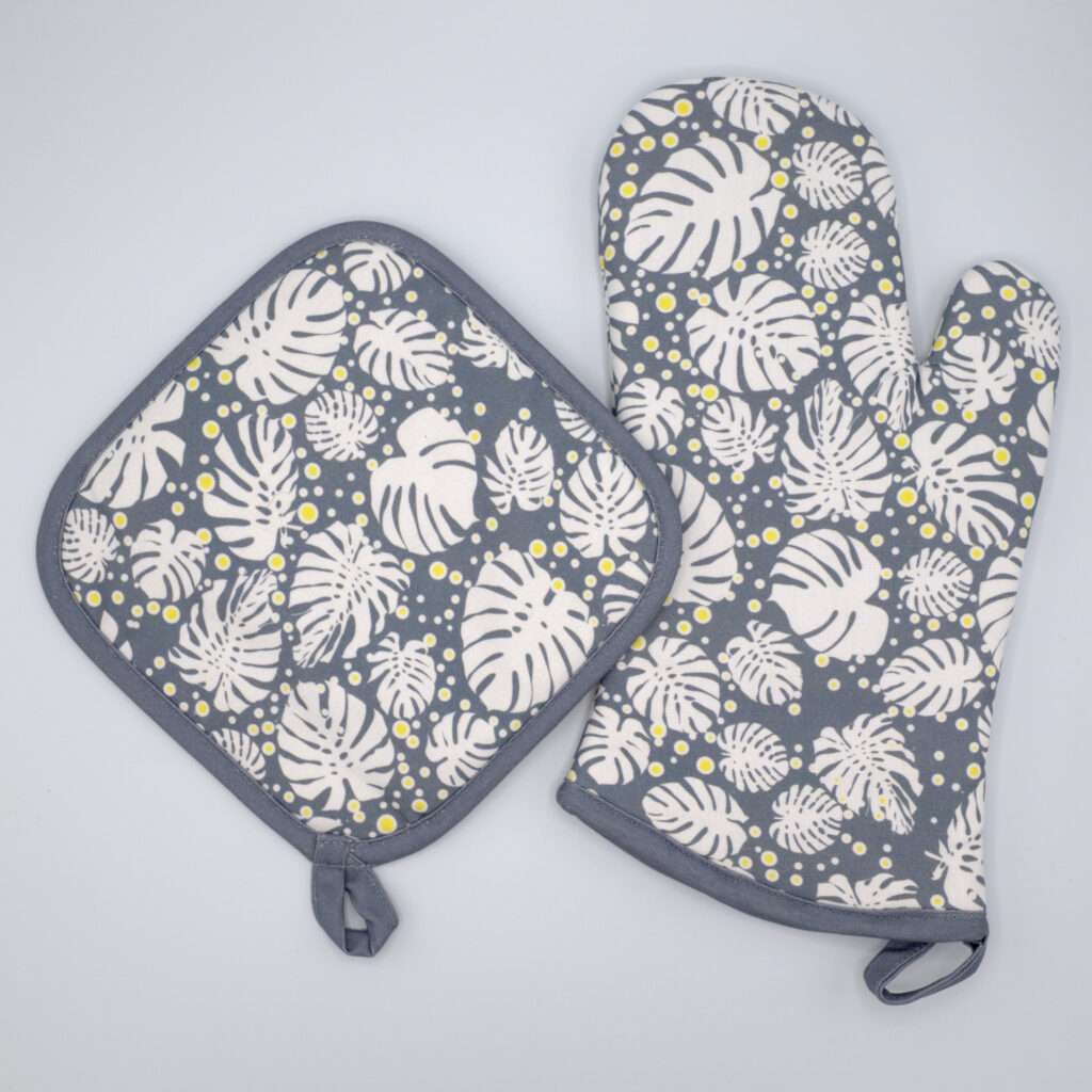 Monster ah design mitt and hot pad in oil.kitchen accessories from hem and tassel