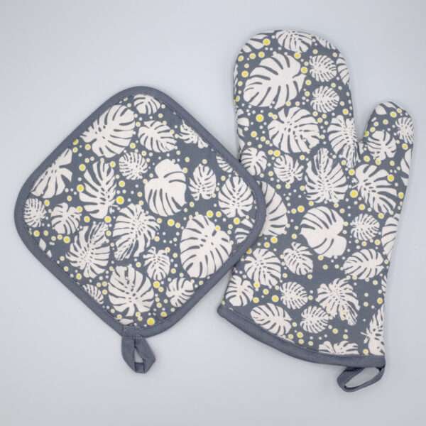 Monster ah design mitt and hot pad in oil.kitchen accessories from hem and tassel