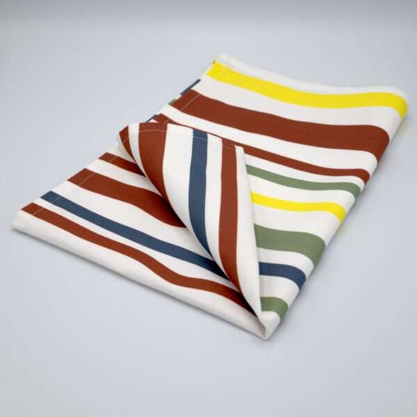 Not straight design bold-broad tea towel folded from hem and tassel