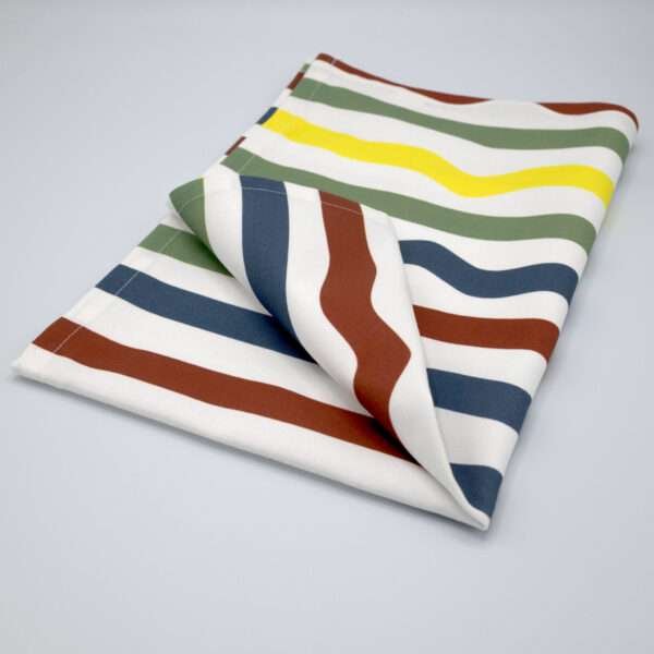 Not straight design bold-standard tea towel folded from hem and tassel