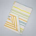 Not straight design mild-slim tea towel flat folded from hem and tassel