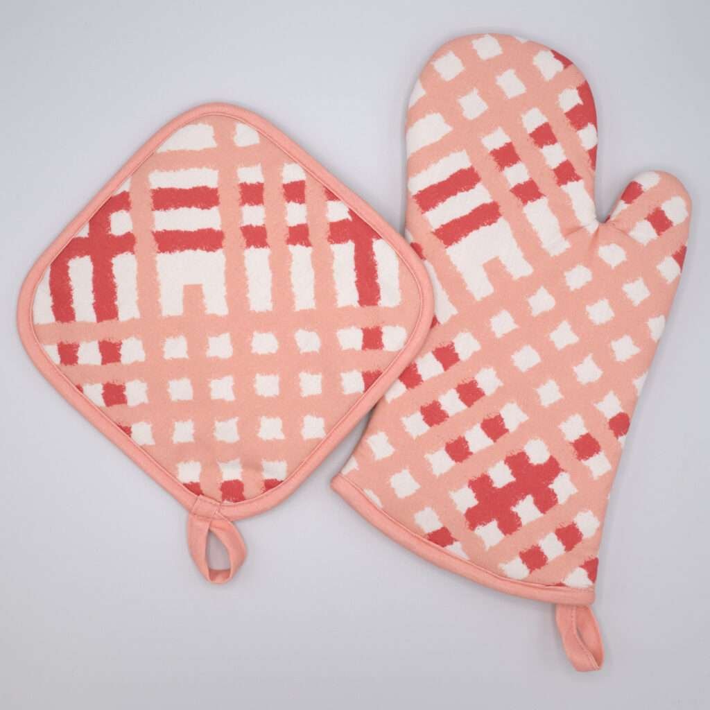 Jute impossible design mitt and hot pad in blush from hem and tassel