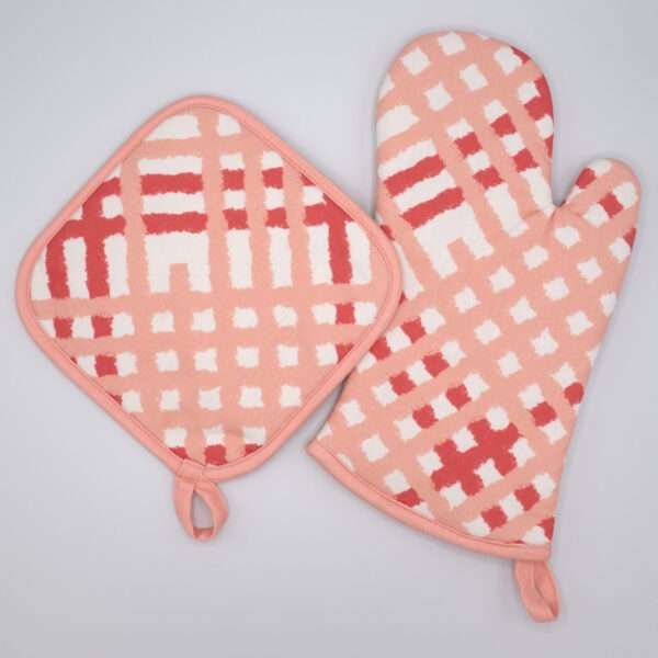Jute impossible design mitt and hot pad in blush from hem and tassel