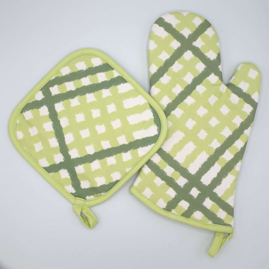 Jute impossible design mitt and hot pad in mint from hem and tassel