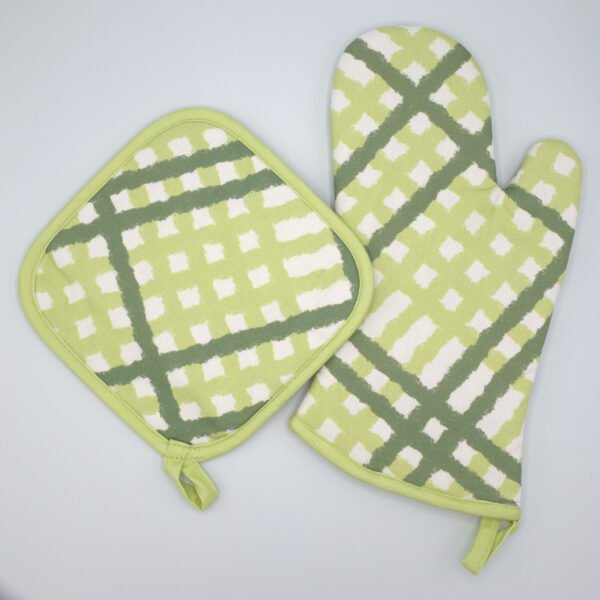 Jute impossible design mitt and hot pad in mint from hem and tassel