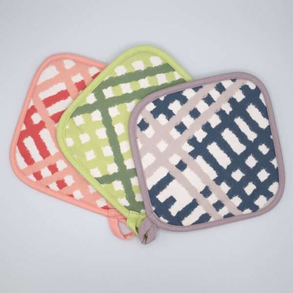 Jute impossible design pot holders fanned out from hem and tassel